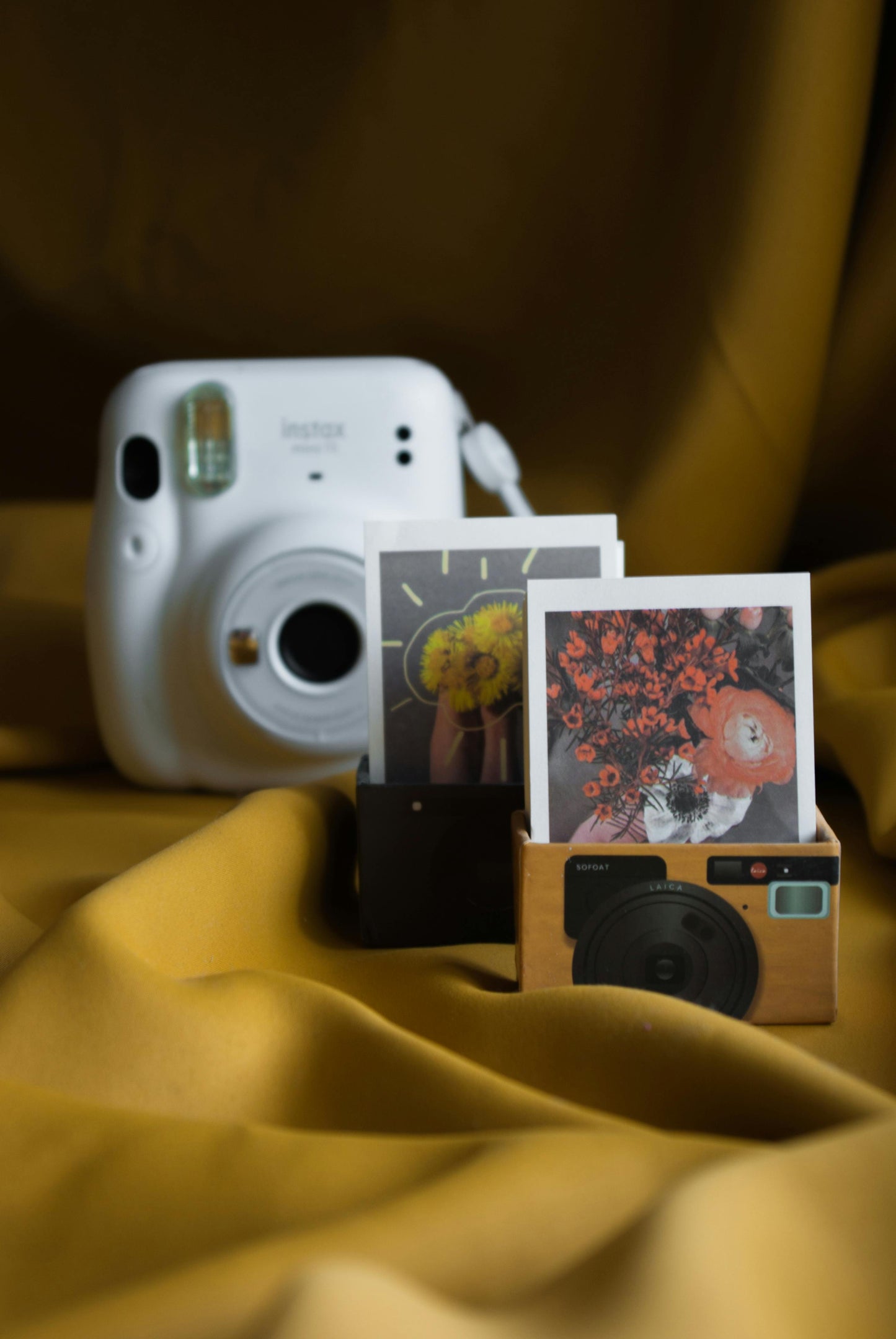 Instant camera